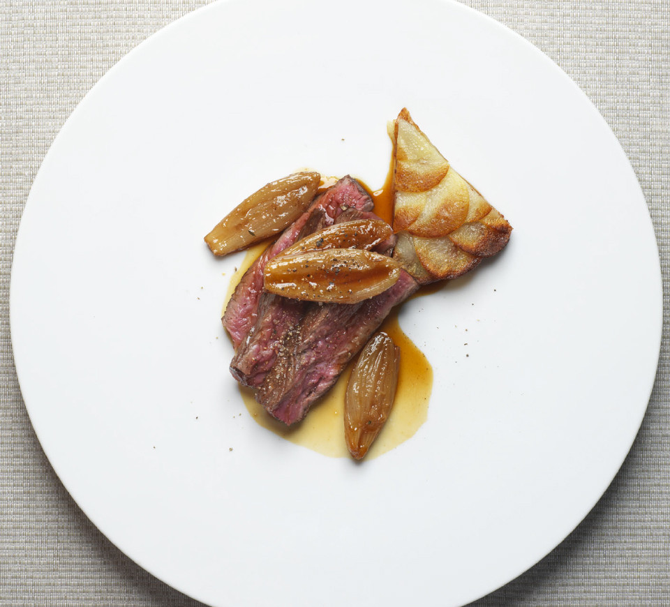 Bavette de boeuf aux échalotes, pomme Anna