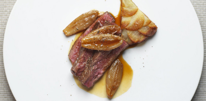 Bavette de boeuf aux échalotes, pomme Anna