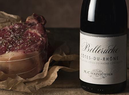 Notre vin "Belleruche" accompagné d'une belle côte de bœuf crue.
