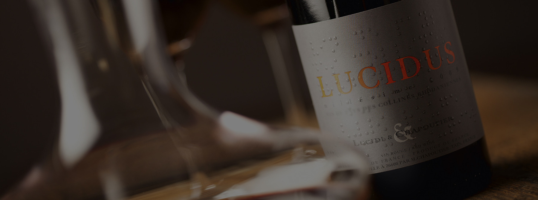 Le vin Lucidus en train d'être carafé. 