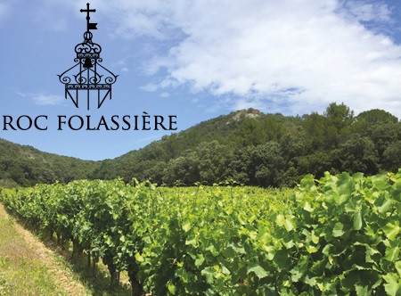 Les vignes de Roc Folassière sous un ciel orange.